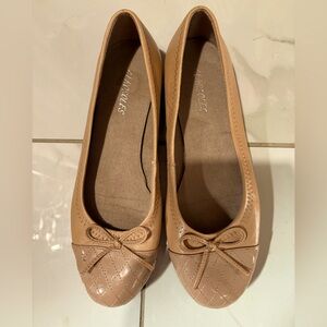 Aerosoles Elegant Tan Ballet Flats with Quilted Toes and Bows